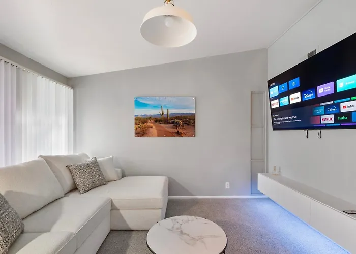 Stylish 2b2b With Free Parking Scottsdale