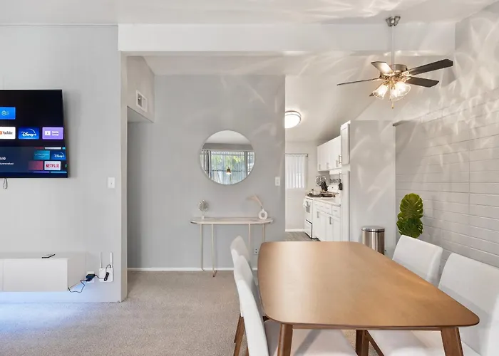 Stylish 2b2b With Free Parking Apartment Scottsdale